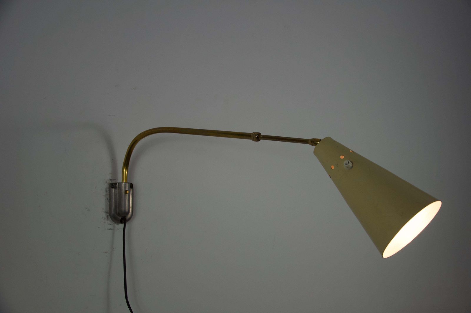 photo vintage Adjustable Brass Wall Lamp Attr. To Oluce, Italy, 1960s