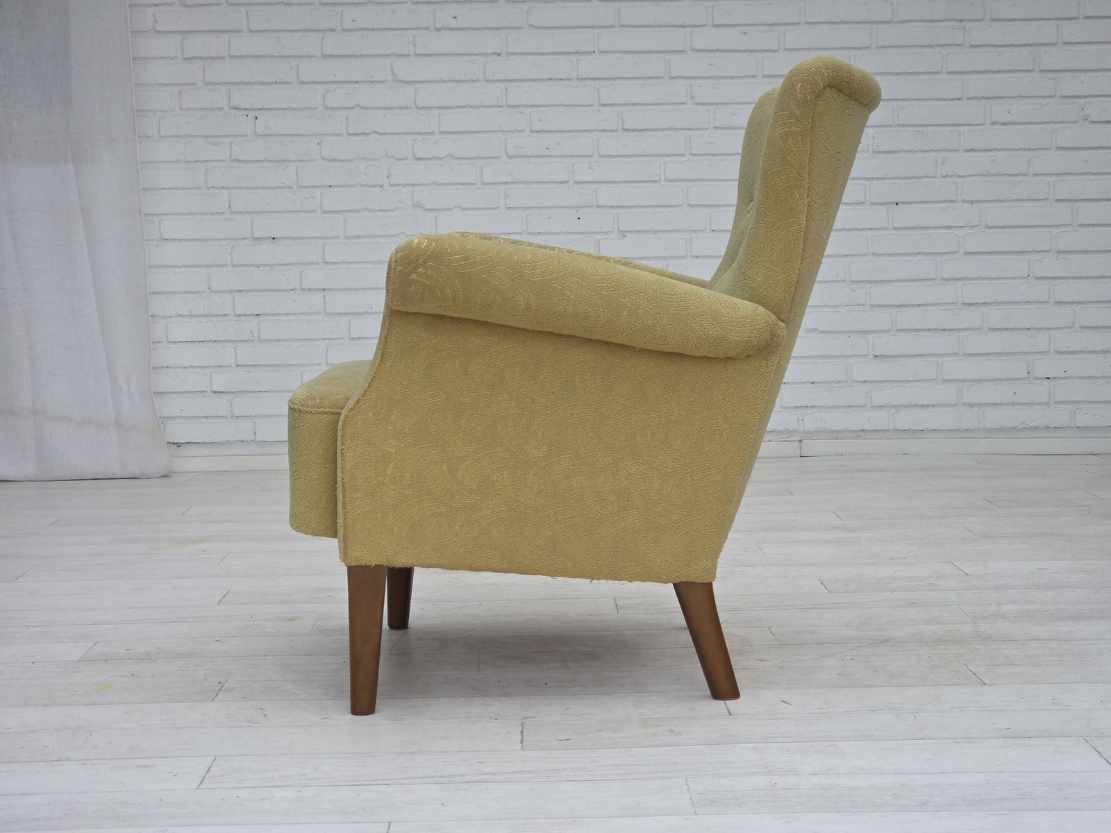 photo furniture 1960s, Danish Armchair By Fritz Hansen, Series 8000/8020, Original Condition.