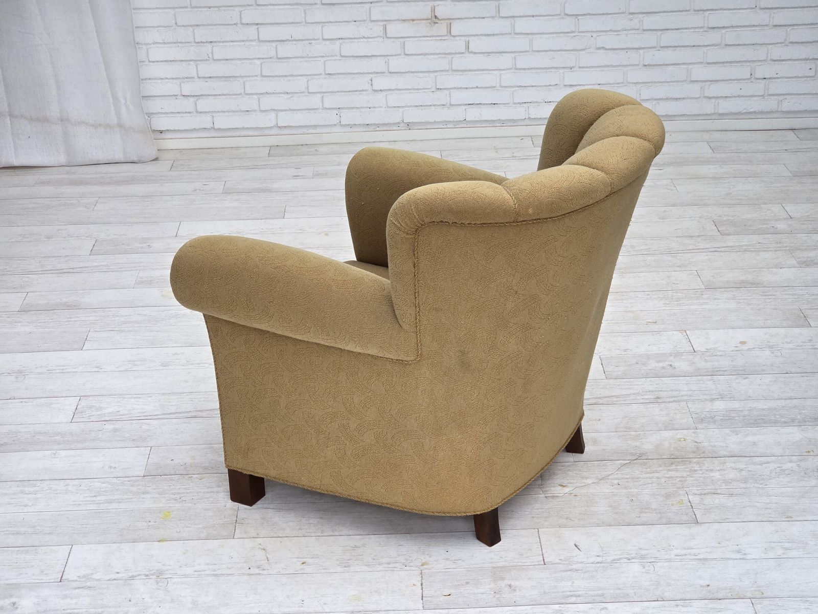 photo vinterior 1960s, Danish Relax Chair, Original Light Green Furniture Wool.
