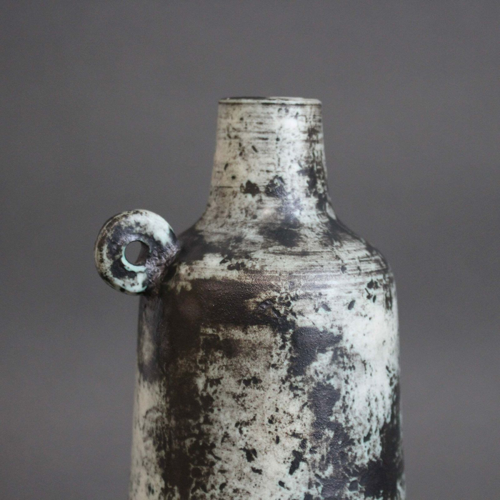 photo vinterior Mid Century French Ceramic Flower Vase By Jacques Blin (Circa 1960s)
