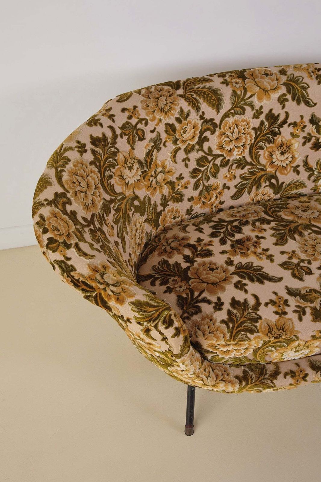 Italian Velvet Floral Sofa 1960s photo vinterior