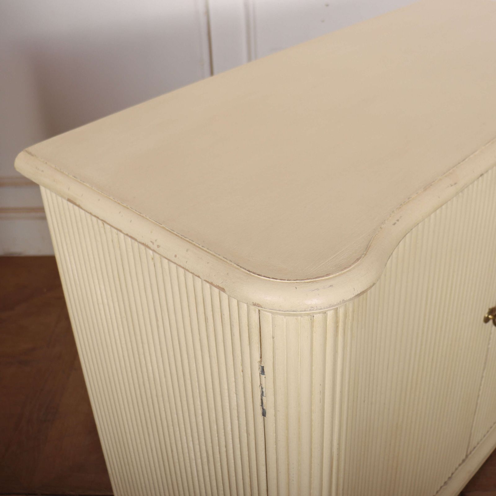 2820.0 Bespoke Two Door Buffet photo