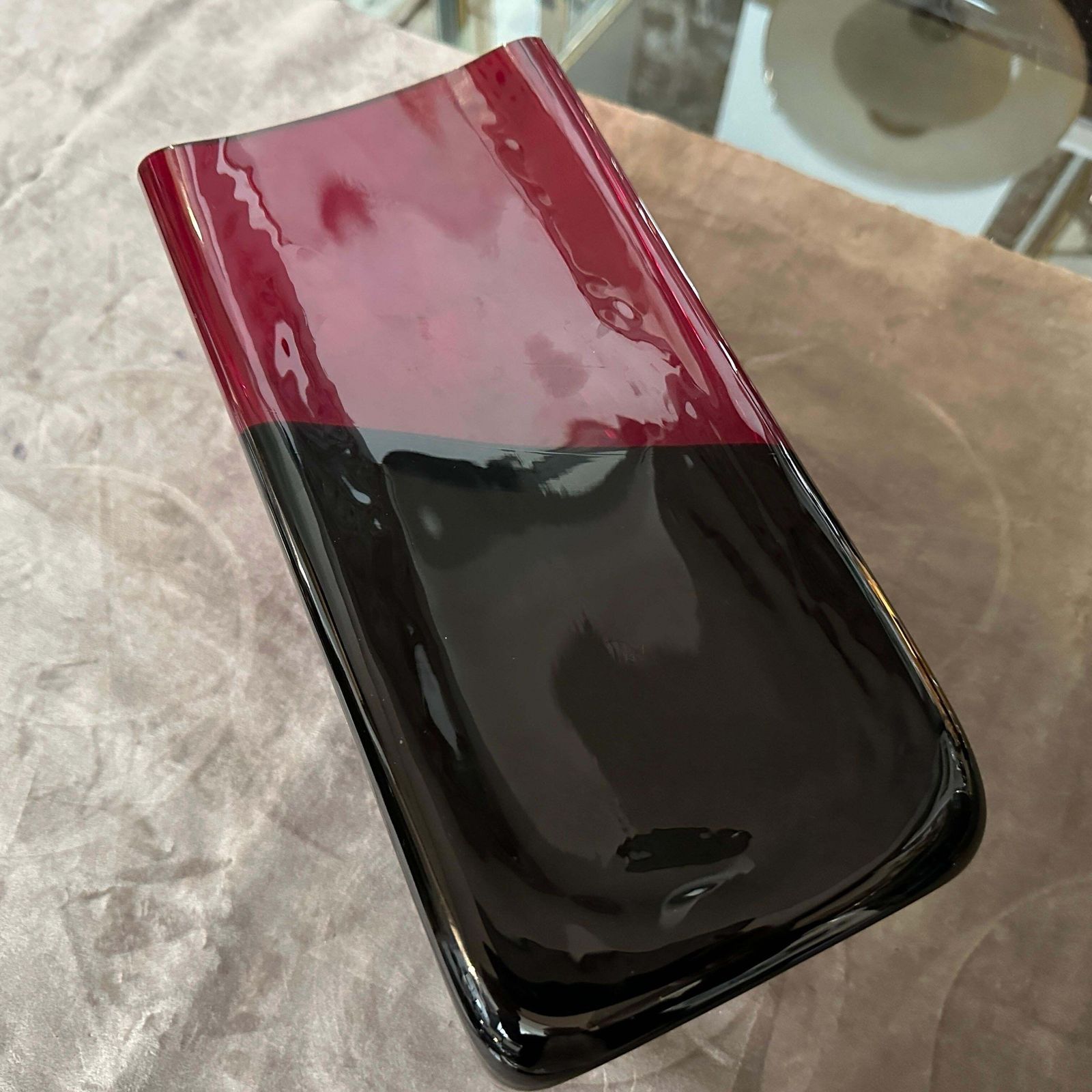 photo furniture 1980s Modern Red And Black Murano Glass Vase By Carlo Moretti