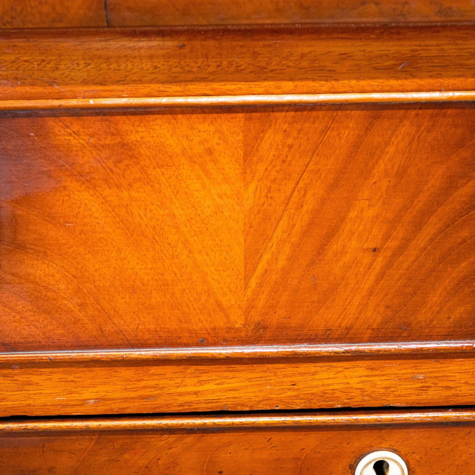 Large Flamed Mahogany Scotch Chest Of 5 Drawers photo 675.0