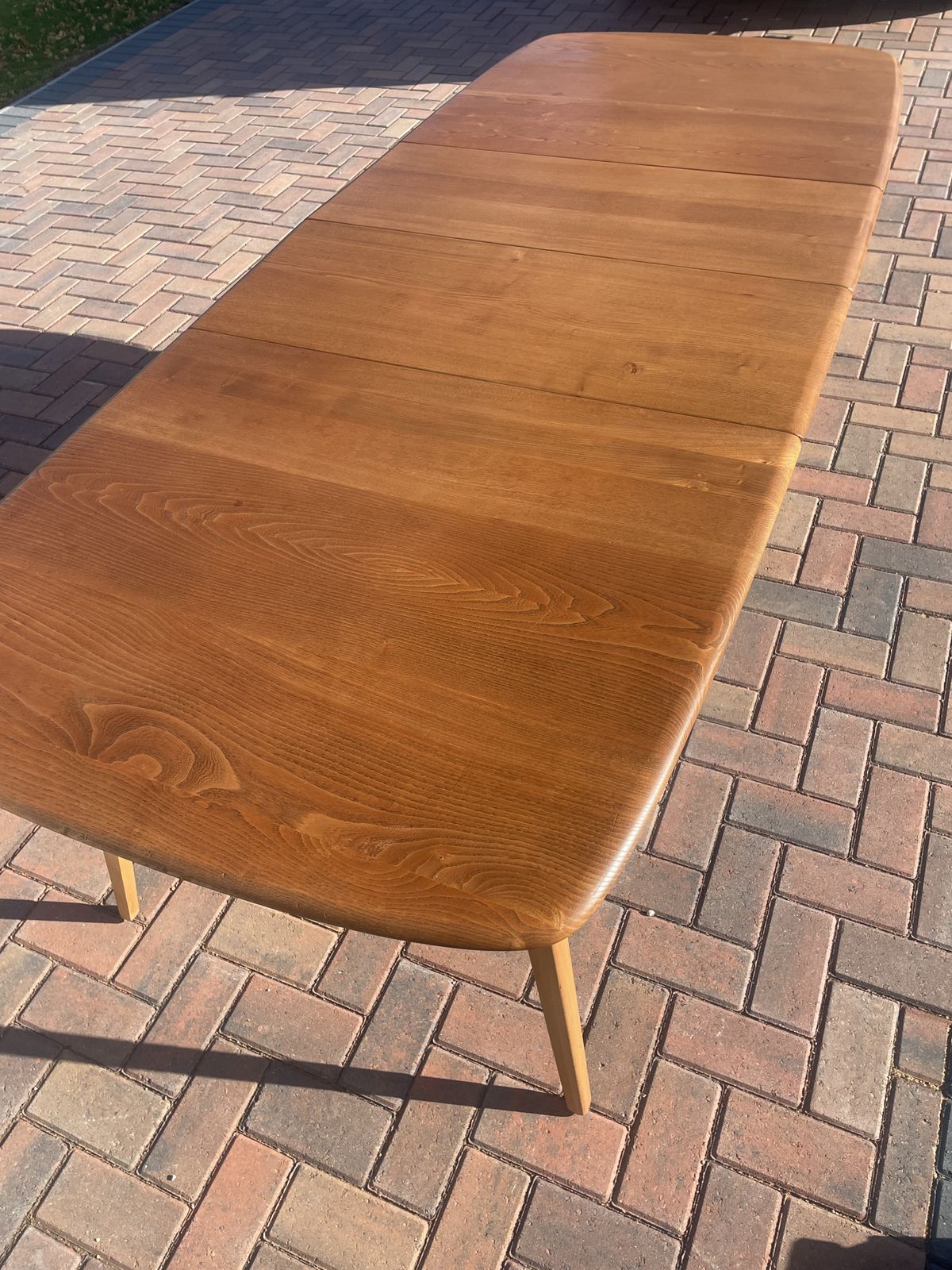 photo vintage Ercol Grand Windsor Mid Century Extending Dining Table
