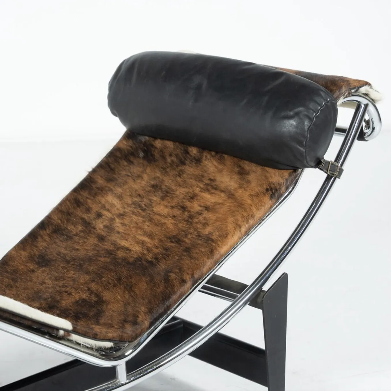 Early Edition Le Corbusier Lounge Chair Lc4 For Cassina, Italy photo 5090.0