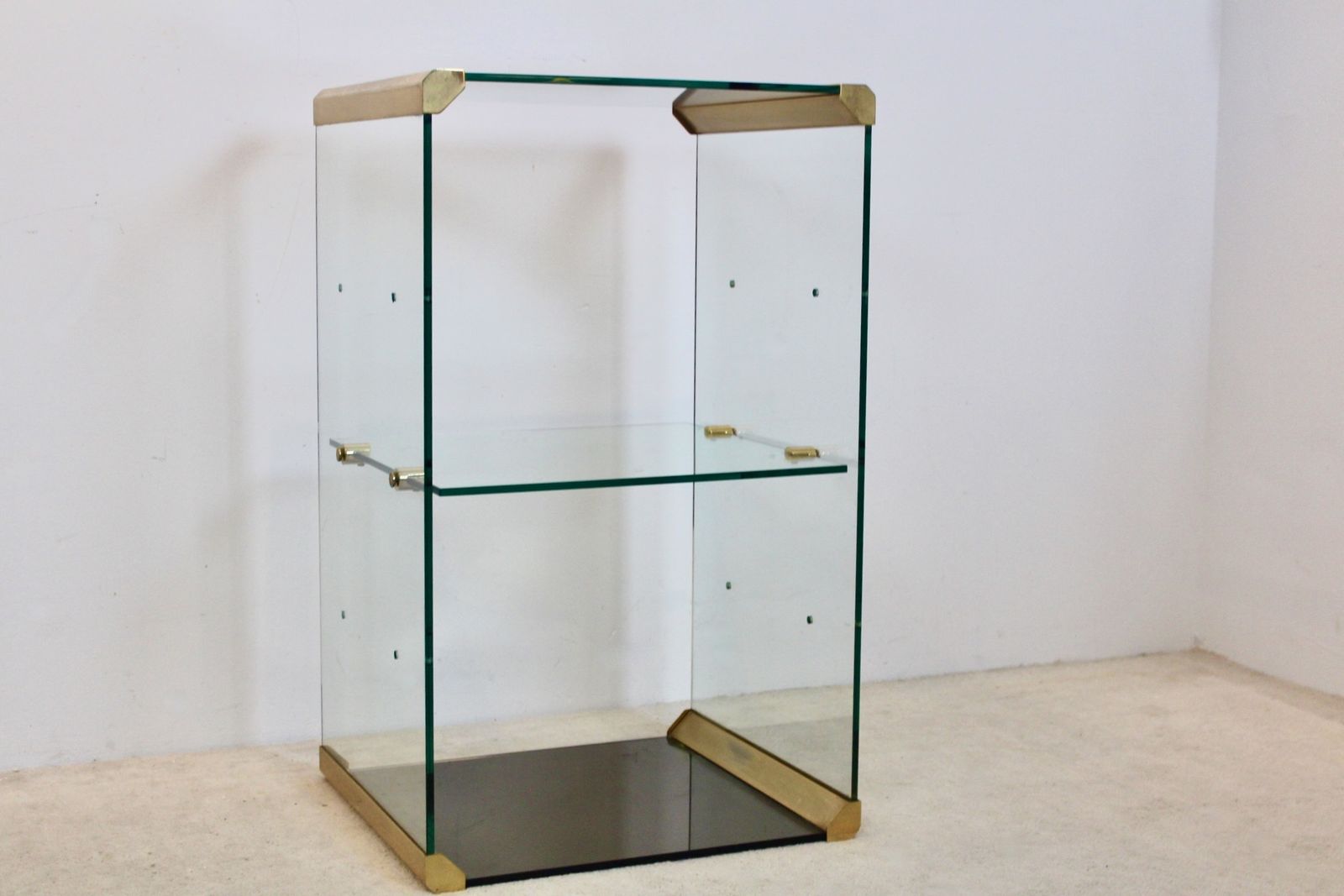 Pierangelo Gallotti For Gallotti & Radice Glass And Brass Side Table, Italy, 1970s photo vinterior