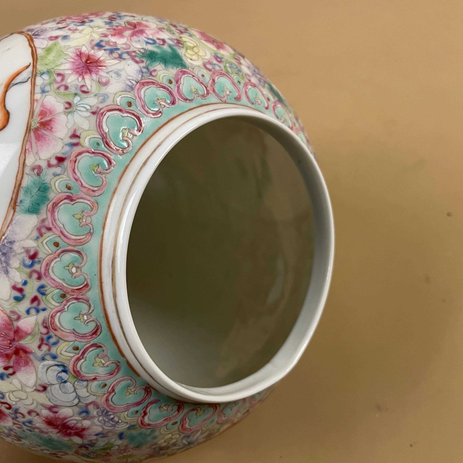 photo vinterior Oriental Chinese Lampshade Ceramic Lamp Shade Light Bedside Table Hand Painted Floral Design Pattern White Antique Vintage Porcelain Ball