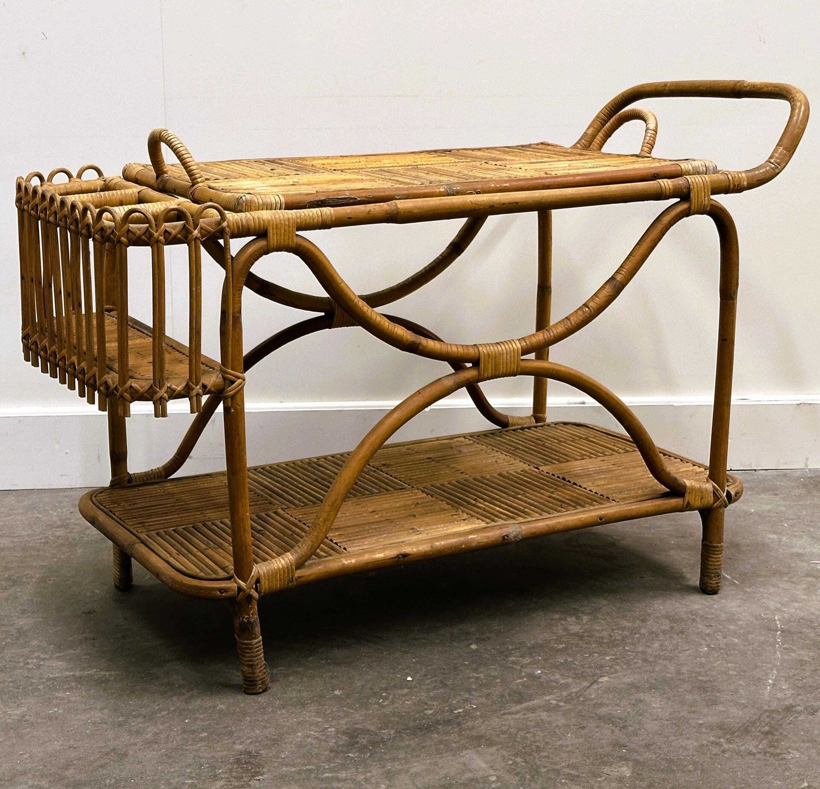 photo for sale Grote Franse Rivièra Rattanbarkar Met Flessenhouder, Jaren 1960 — Zeldzaam