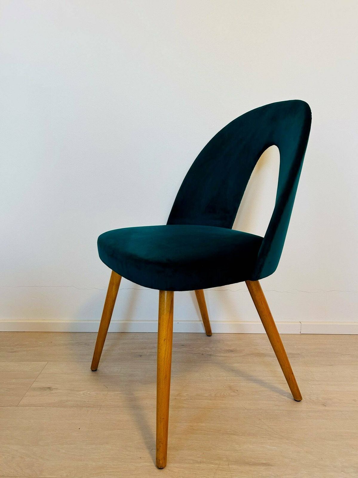 photo furniture Mid Century Dining Chairs By Antonín šuman For Tatra, Set Of 4
