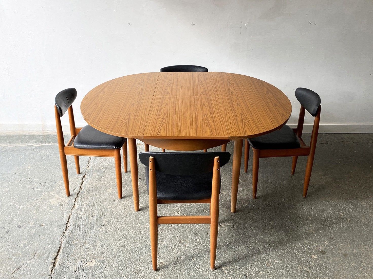 Mid Century Modern 1960’s Dining Table And Chairs Set By Schreiber Furniture