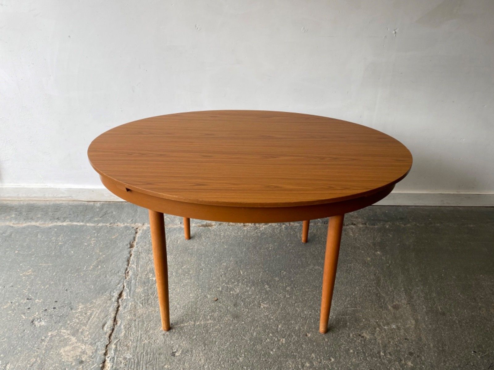 photo furniture Mid Century Modern 1960’s Dining Table And Chairs Set By Schreiber Furniture