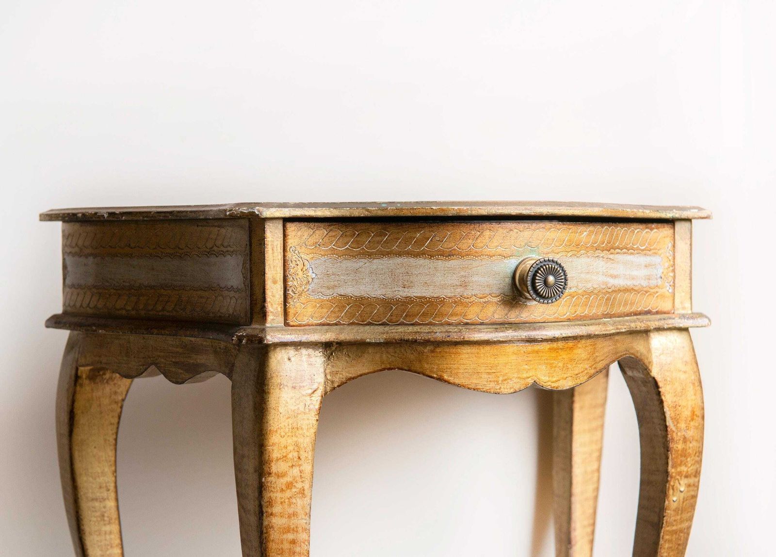 Florentine Giltwood End Table – Italian 1960s Vintage – Gold Nightstand Or Console Mid Century Modern photo buy