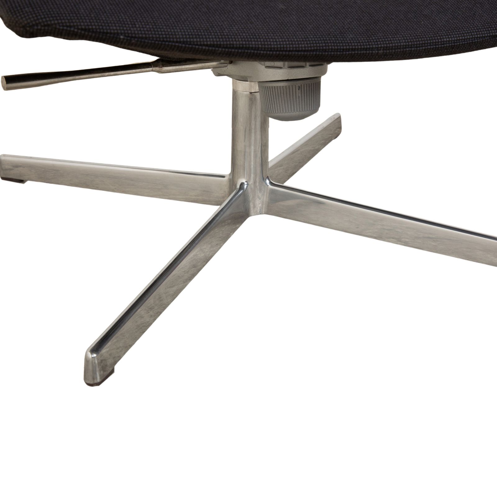 Fauteuil Arper Catifa 46 en tissu gris foncé bleu, fonction manuelle photo vinterior
