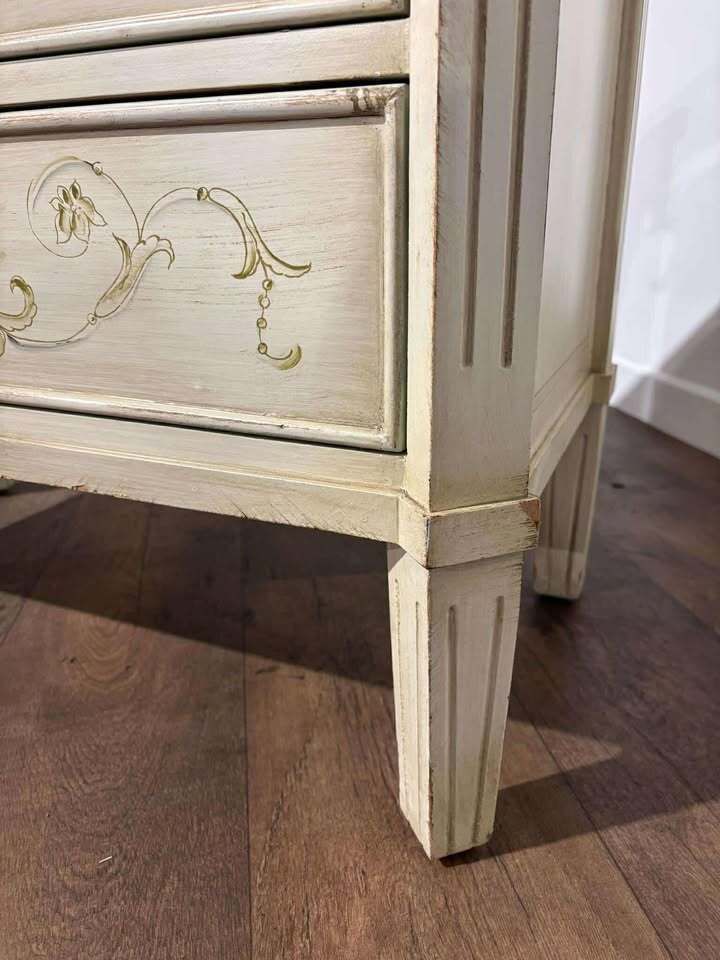 Contemporary Painted Chest Of Drawers photo vinterior