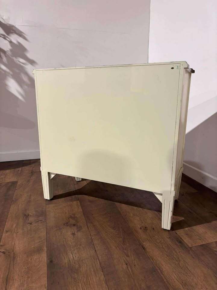 photo vintage Contemporary Painted Chest Of Drawers
