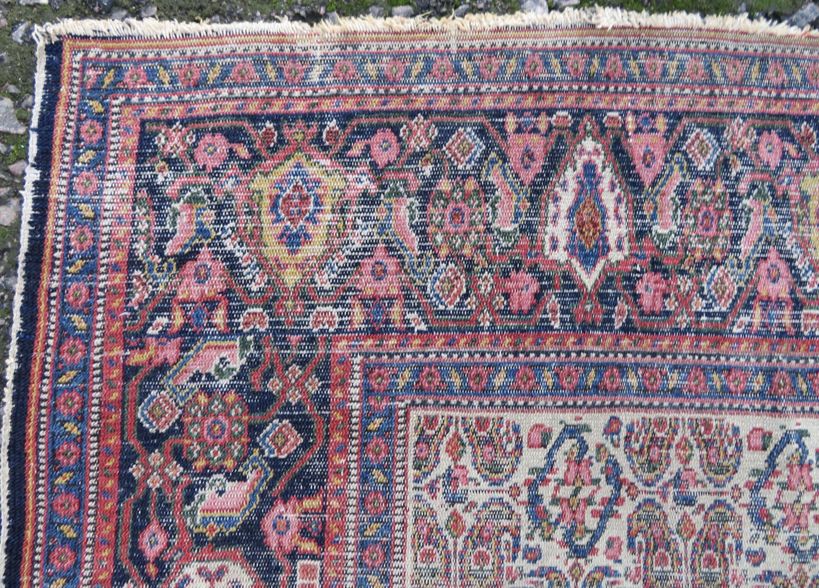 photo vinterior Country House 19th Century Fereghan Feraghan Rug. 200cm X 132cm.