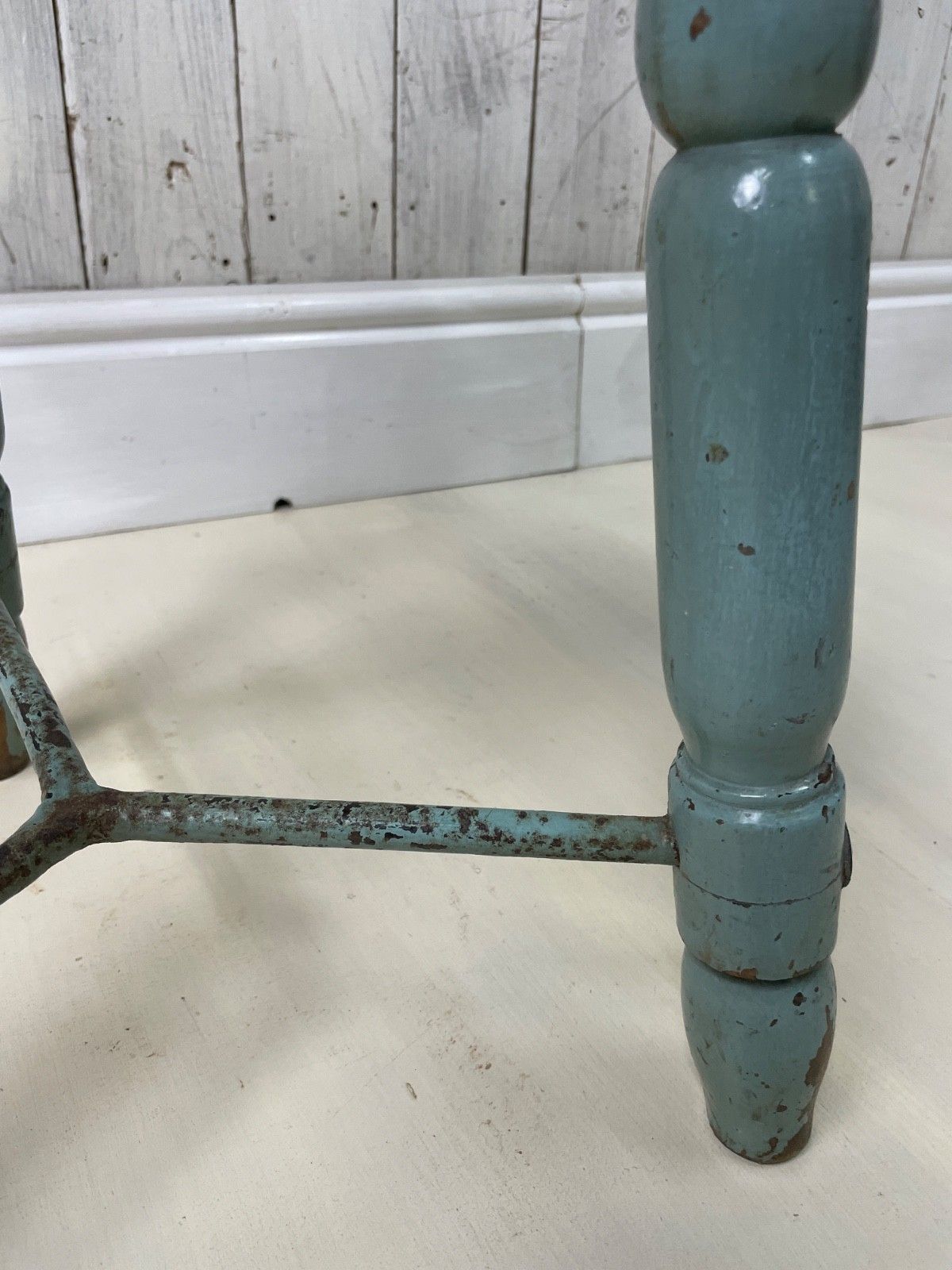 photo vintage English Painted Victorian Turned Lace Makers Stool Rustic Country Chic Farmhouse