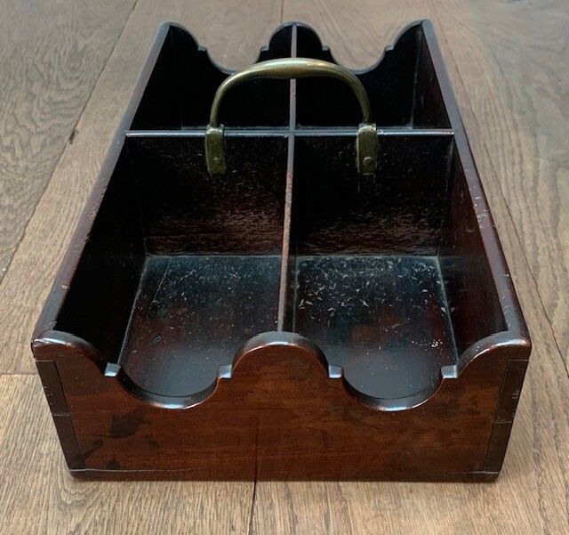 photo furniture Very Fine George III Mahogany And Brass Four Section Wine Bottle Carrier Or Caddy
