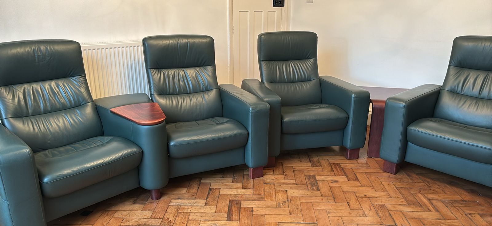 Ekornes Stressless Recliners 🪑 Ekornes Reclining Leather Chair Set – 4 Chairs Matching Table