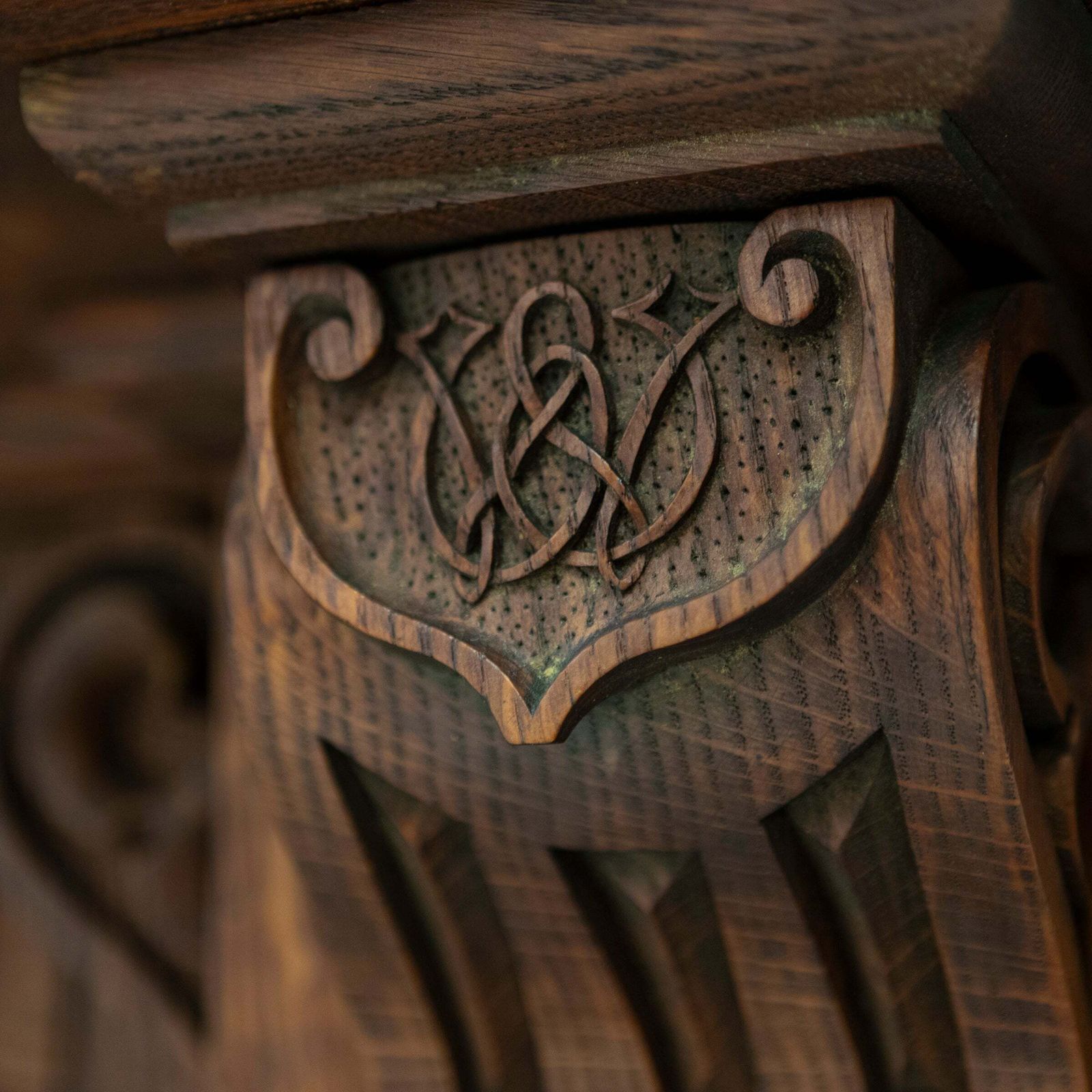 photo vinterior Monumental Antique Arts & Crafts Carved Oak Fireplace Surround
