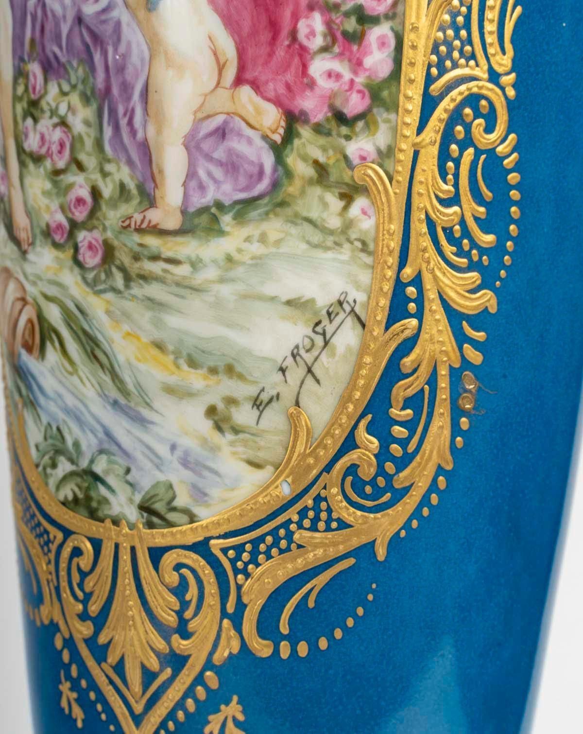 photo furniture Pair Of Large Covered Vases In Painted Porcelain, 19th Century, Napoleon III.