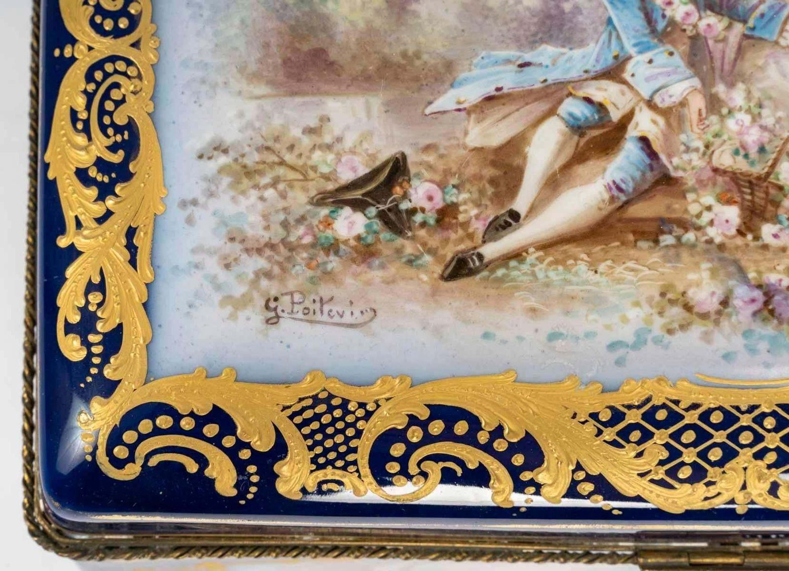 Sèvres Porcelain Box, 19th Century, Napoleon III Period. photo 3587.0