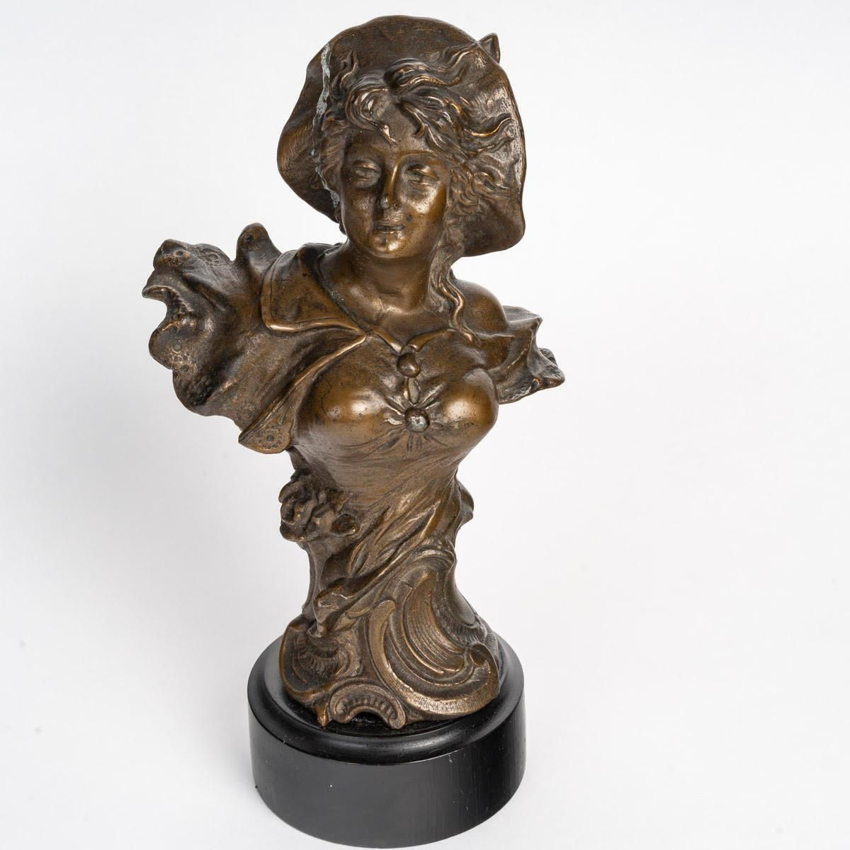 Pair Of Sculptures In Regule, Wooden Base, Art Nouveau, 1900. photo vinterior