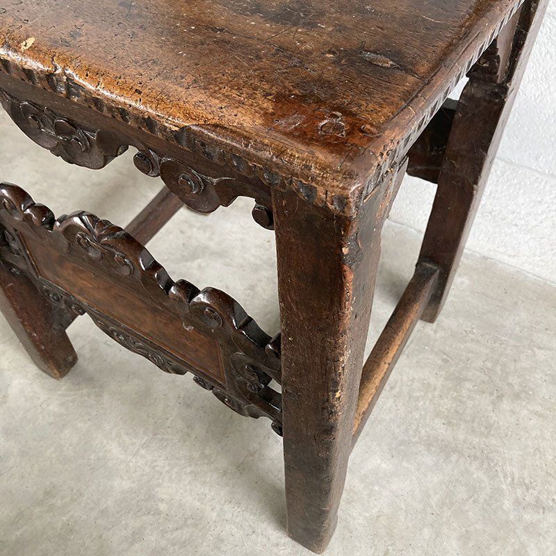 1474.0 Renaissance Chair In Carved Walnut photo