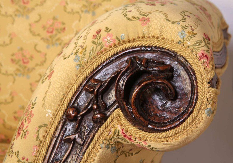 18th Century Italian Walnut Settee photo Furniture