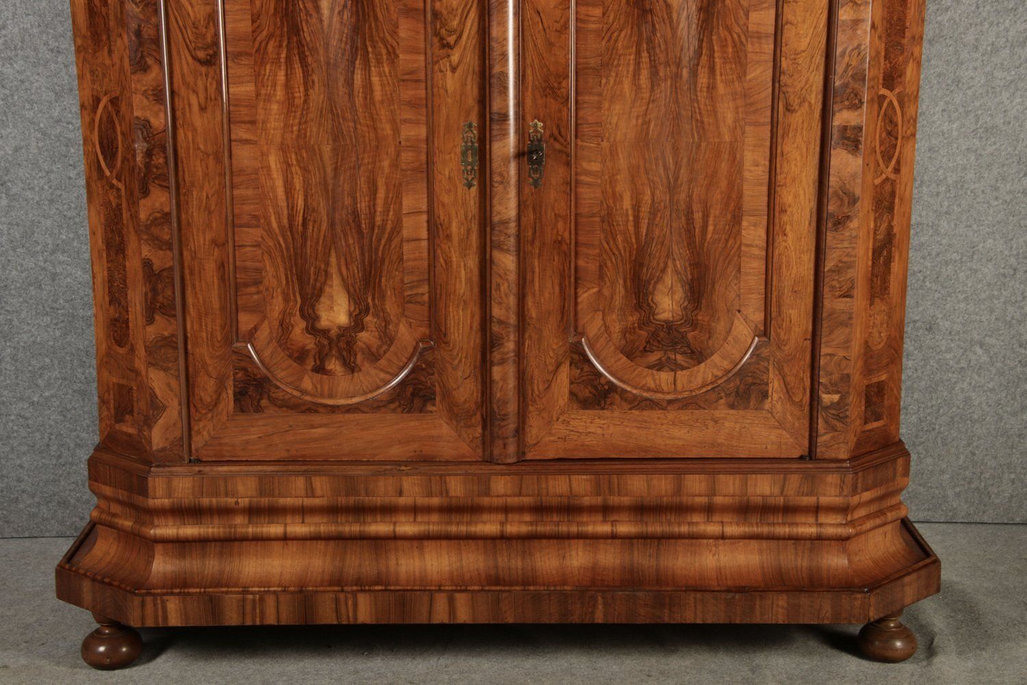 18th Century Baroque Walnut Wood Cabinet, 1740s photo vinterior