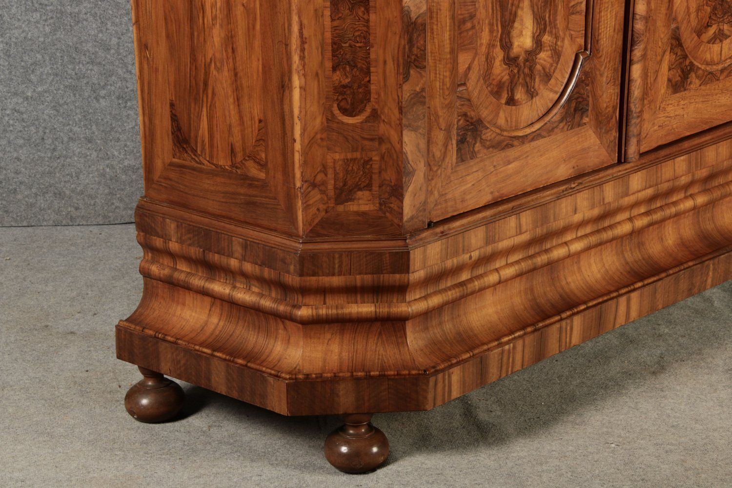 4196.0 18th Century Baroque Walnut Wood Cabinet, 1740s photo