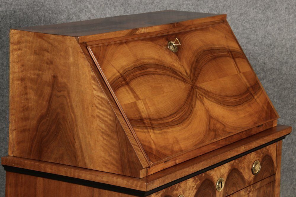 Biedermeier Secretary In Walnut, 1820s photo vinterior