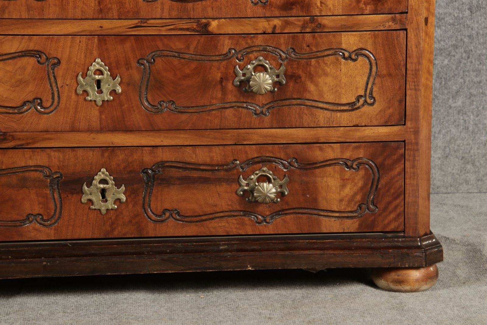 photo vinterior 18th Century Baroque Chest Of Drawers In Walnut, 1750s