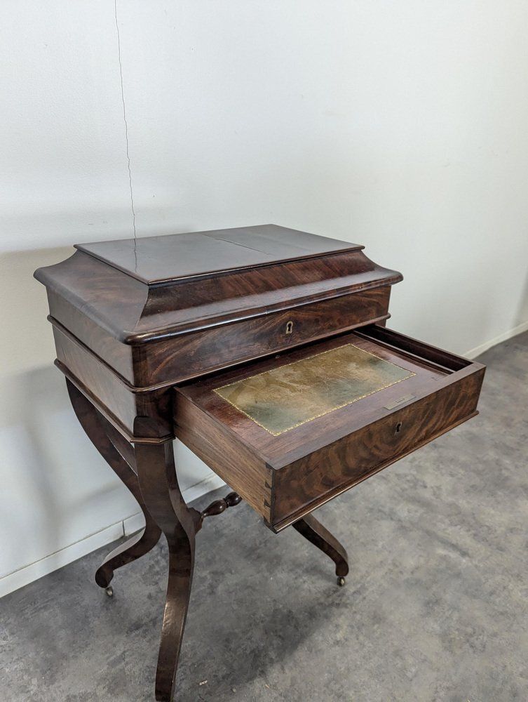 Restoration Period Worker In Flamed Mahogany photo 274.0