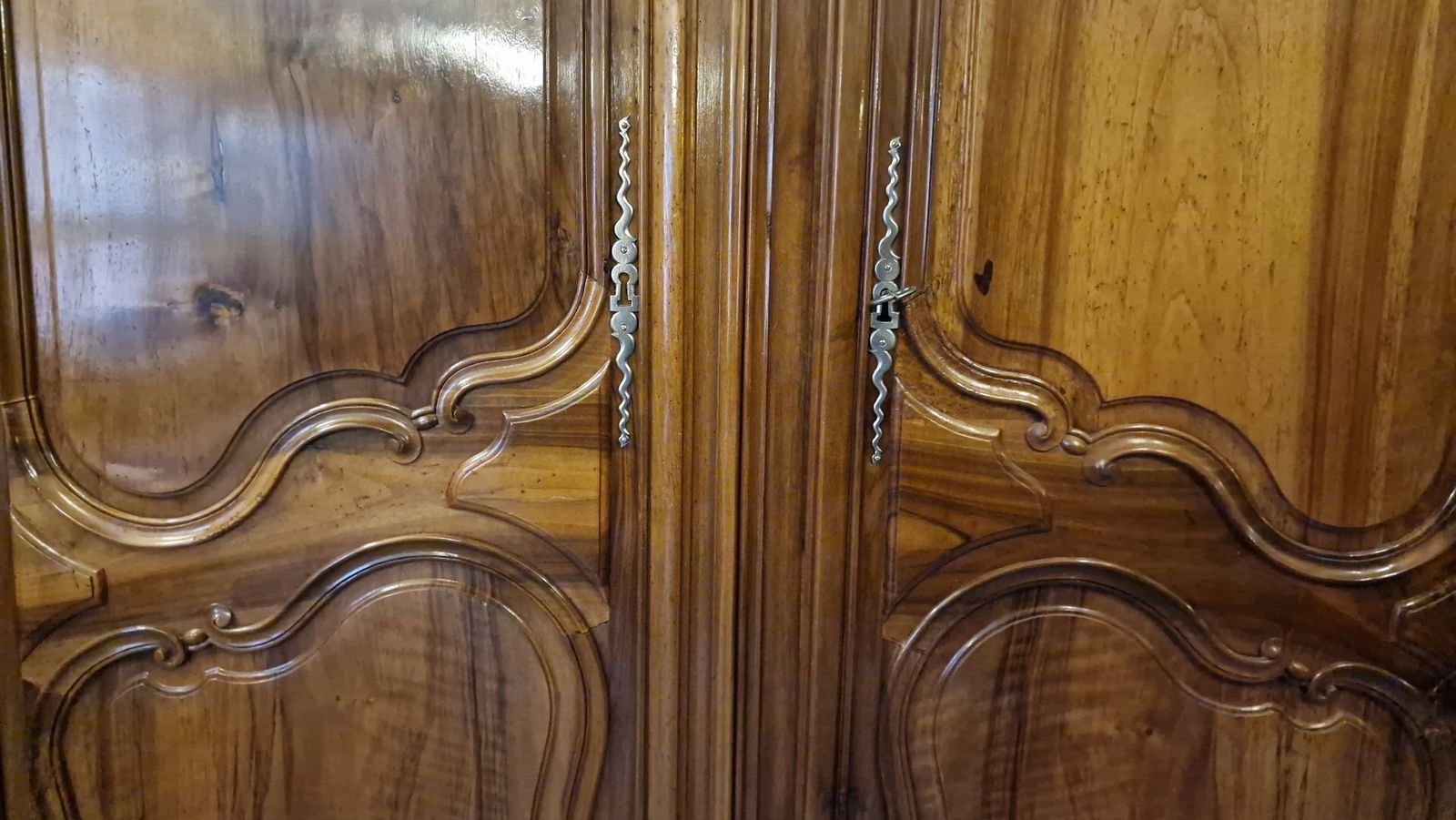 Antique French Baroque Cabinet In Walnut, 1750 photo vinterior