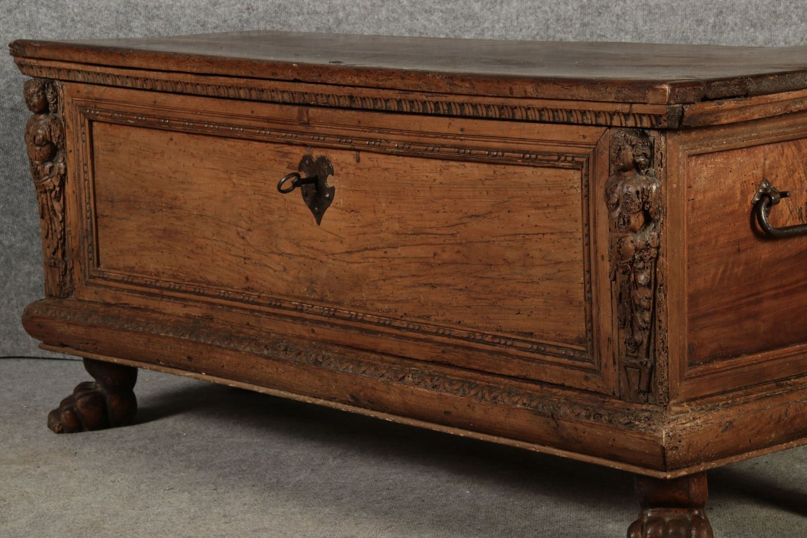 2752.0 Antique Italian Cassone Renaissance Chest In Walnut, 1700 photo