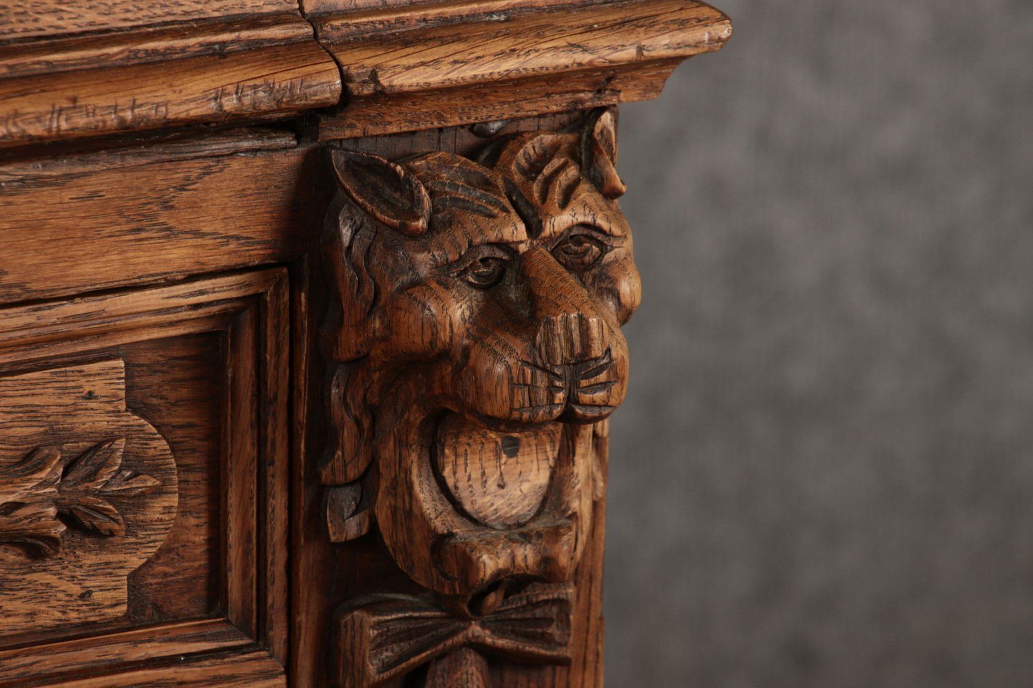 photo vinterior Antique Secretary Desk With Carved Oak, 1881