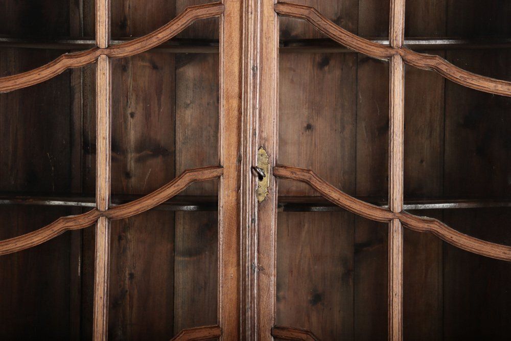 photo vinterior Baroque Showcase In Oak With Rocilla Carvings, 1760s