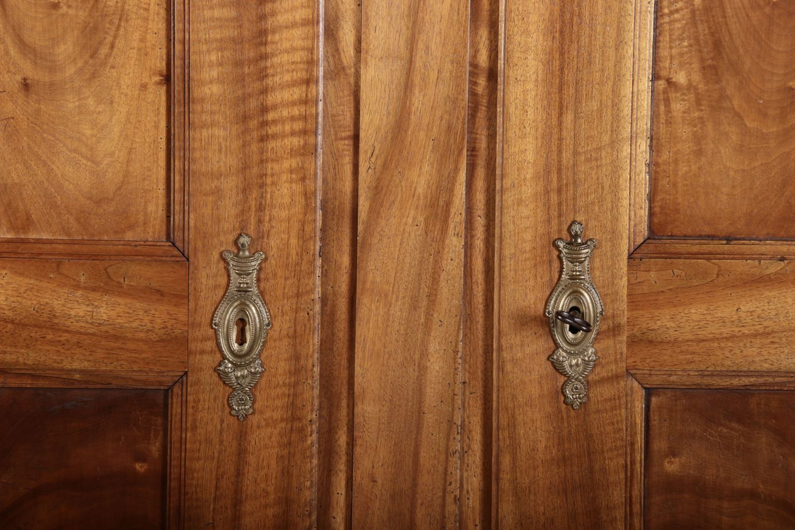 3196.0 Antique Biedermeier Walnut, 1800s photo
