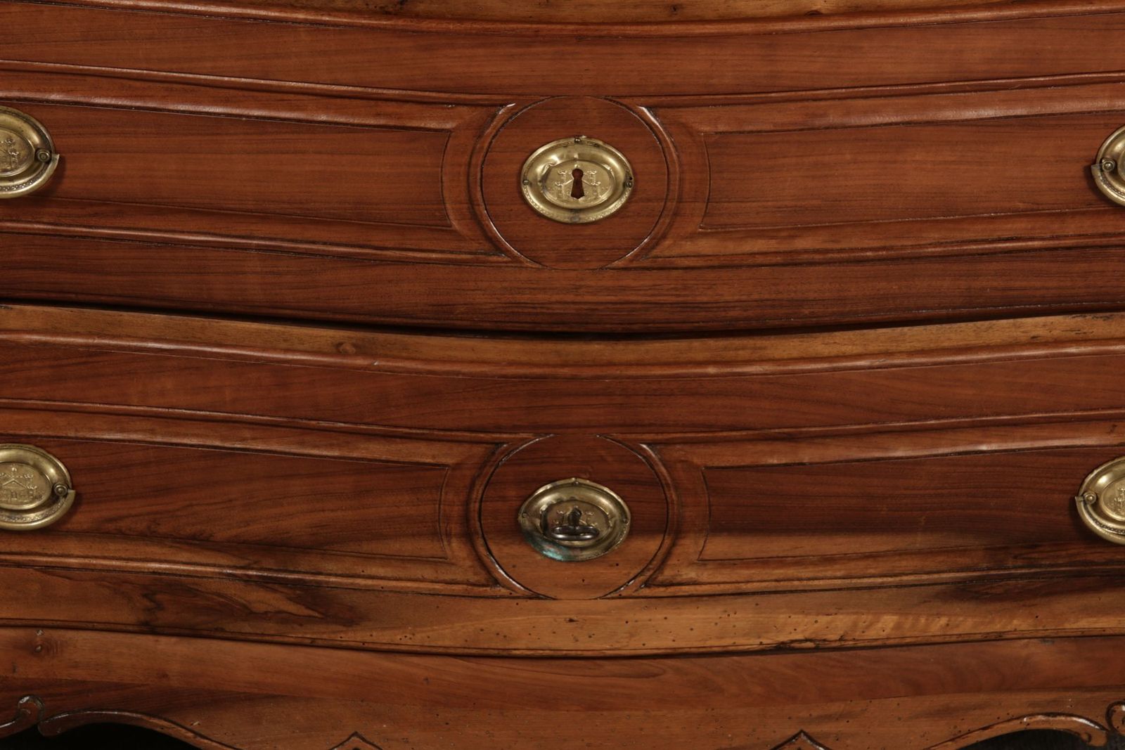 photo vintage 18th Century Baroque Chest Of Drawers In Walnut, 1760s