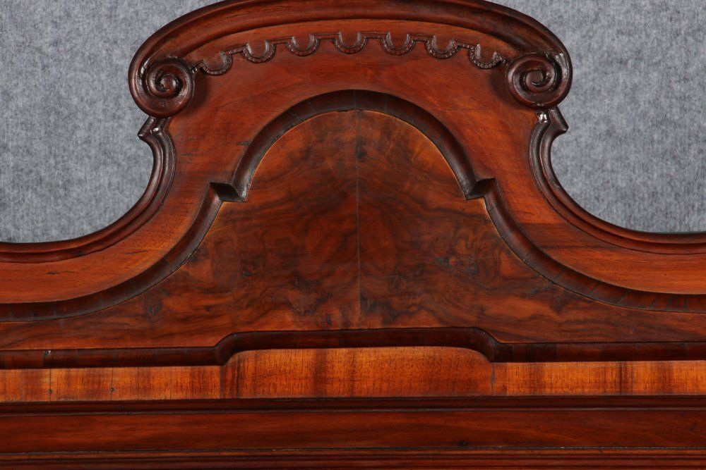 5418.0 Baroque Cabinet In Walnut, Frankfurt, Germany, 18th Century photo