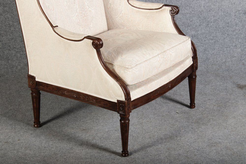 2530.0 Antique Louis XVI Armchair In Walnut, 1780 photo