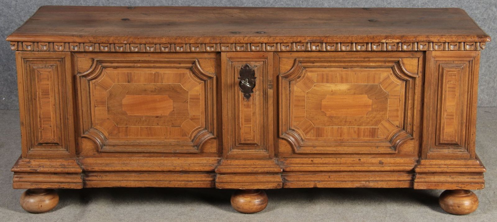 Antique Chest In Walnut, 1730 photo vintage