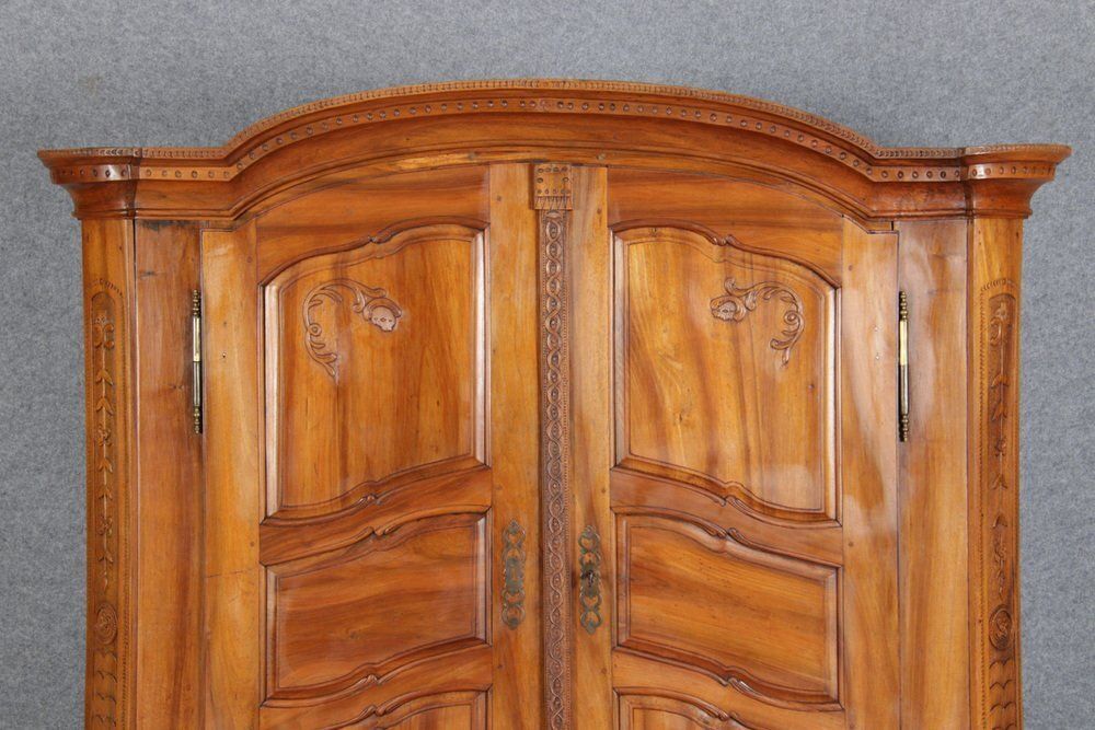 Baroque Cabinet In Walnut With Carvings, 18th Century photo vinterior