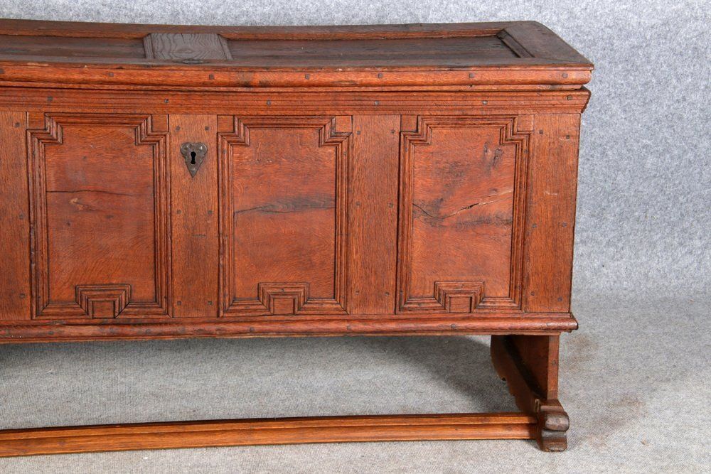 Baroque Gallery Chest In Oak, 1750s photo vinterior
