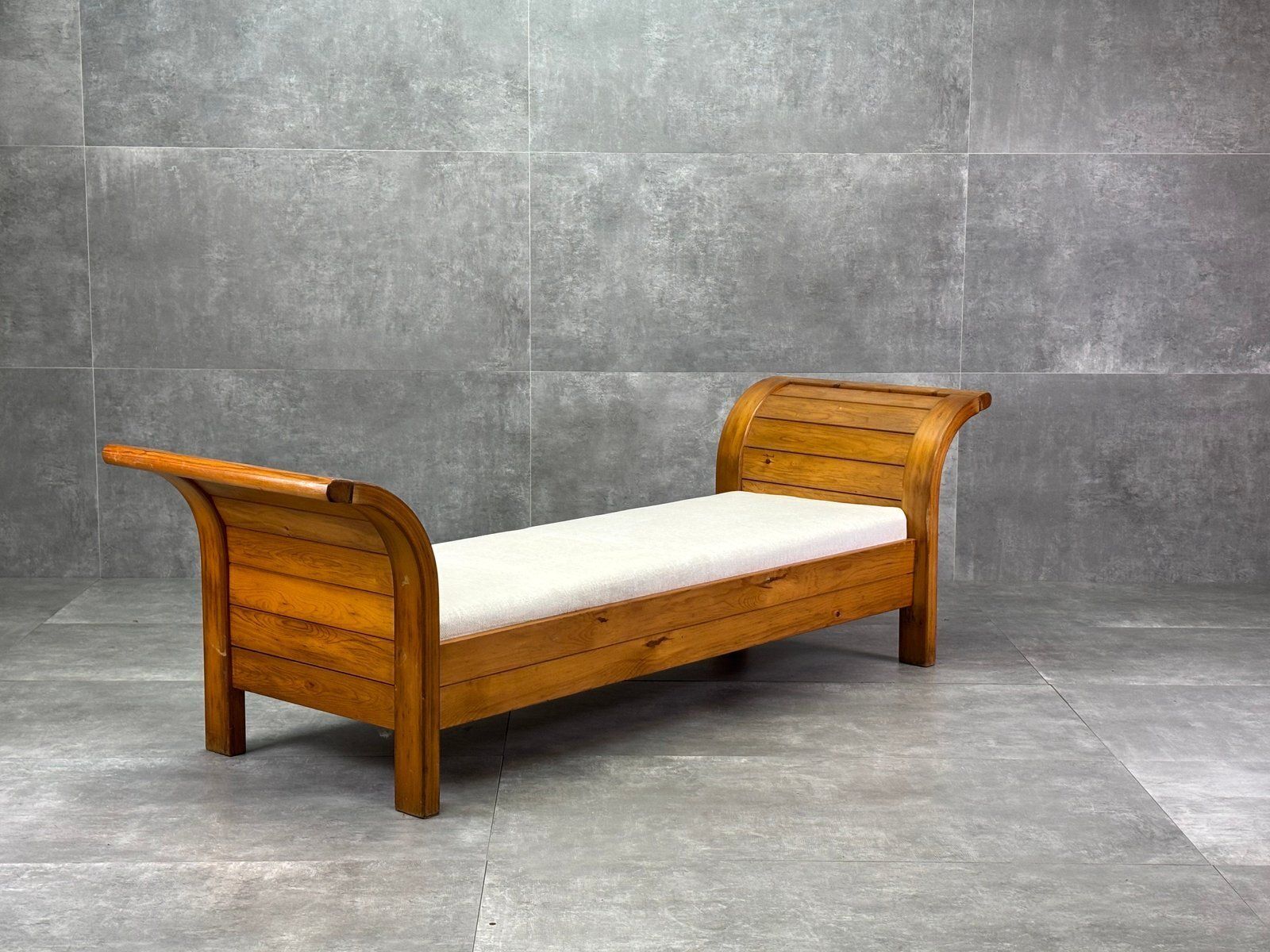 Mid Century Modern Daybed In Sculpured Curved Wood, 1950s photo 2512.8