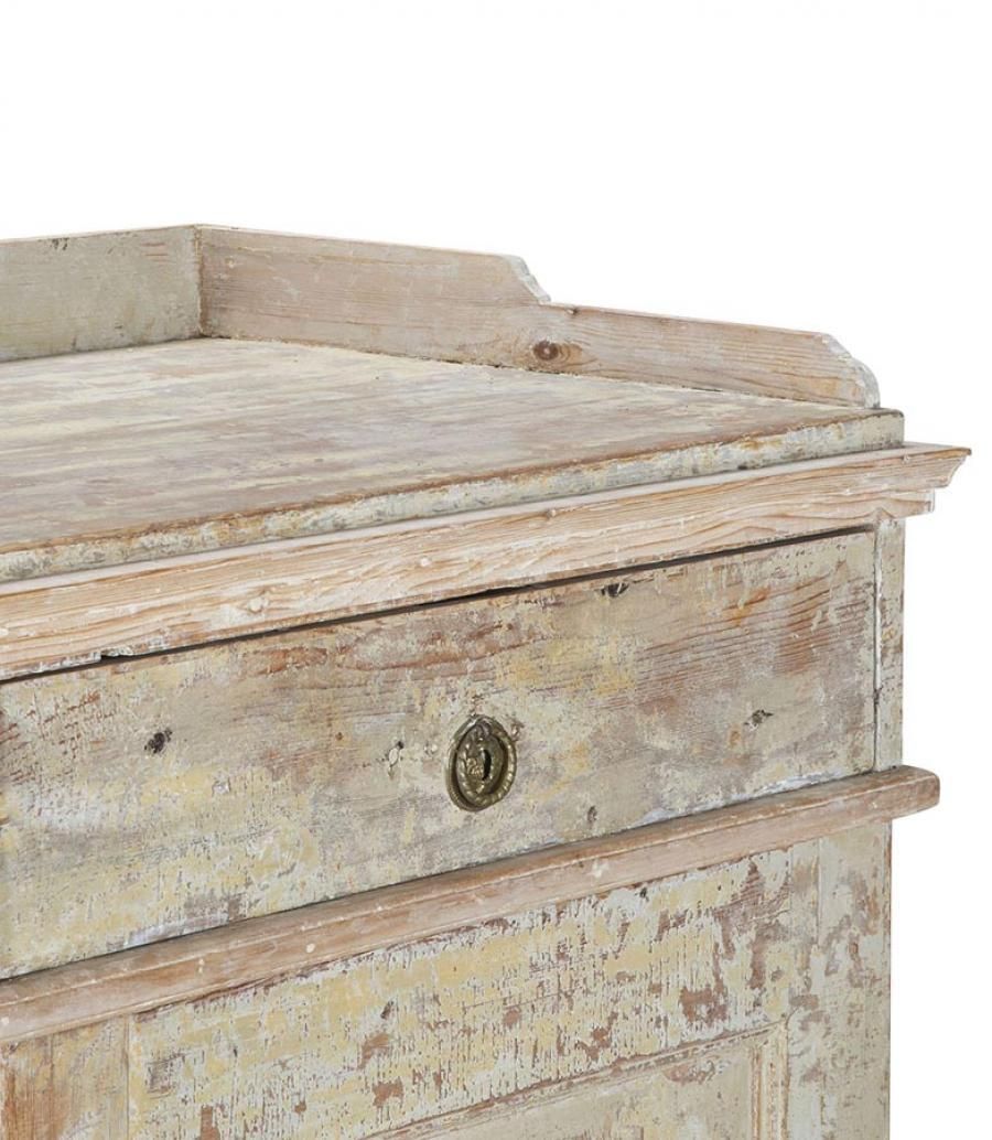 photo furniture Large Late 18th Century Swedish Gustavian Buffet In Original Paint
