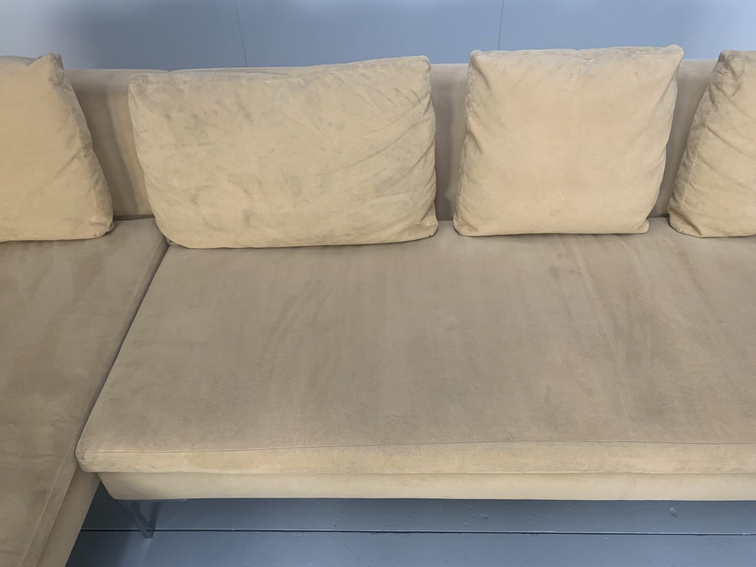 B&B Italia “Charles” Sofa – L Shape 5 Seat – In Sand Alcantara photo vintage