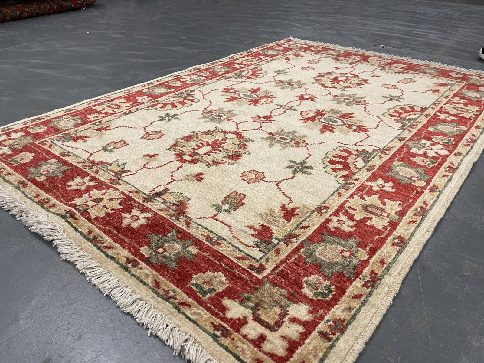 Traditional Cream Wool Rug, Small Red Floral Oriental Carpet 86x123 Cm photo for sale
